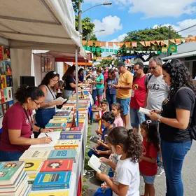 feiras-literarias-no-brasil-como-funciona-importancia-e-principais-exemplos