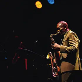 programação musical dedicada às várias tendências do jazz